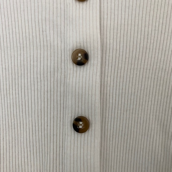 White Cropped fitted tee - Picture 2 of 5